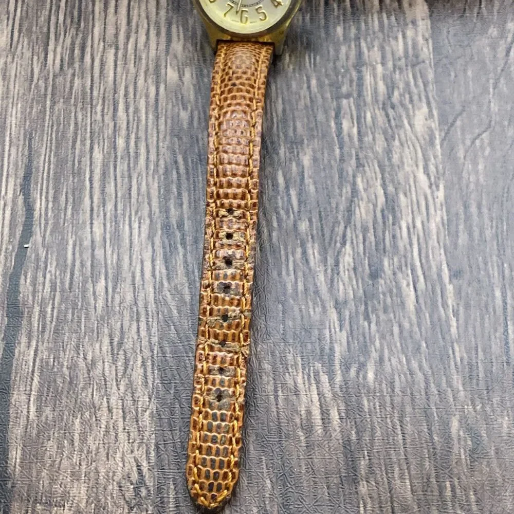 Vintage 4East Women's Watch Date Indicator Band Gold Tone New Battery